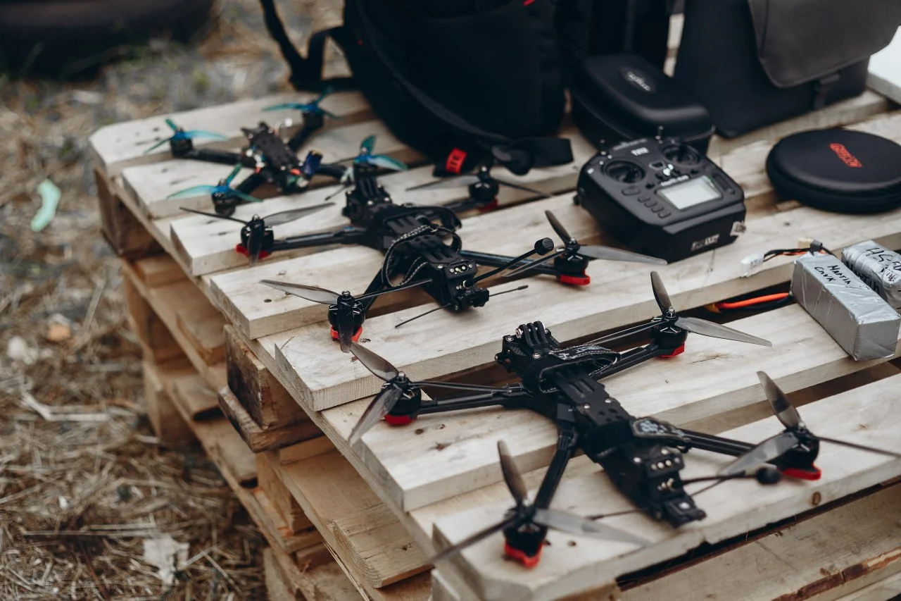 Дрон в полете